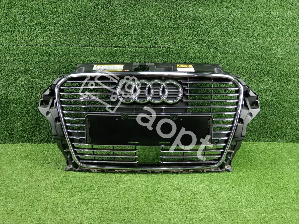 Решетка радиатора Audi A3 8V