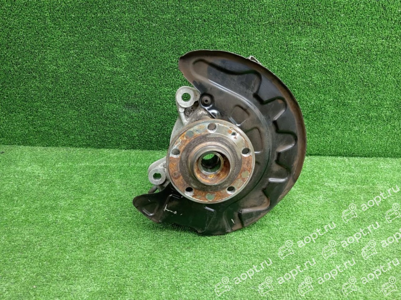 Кулак поворотный правый Audi A3