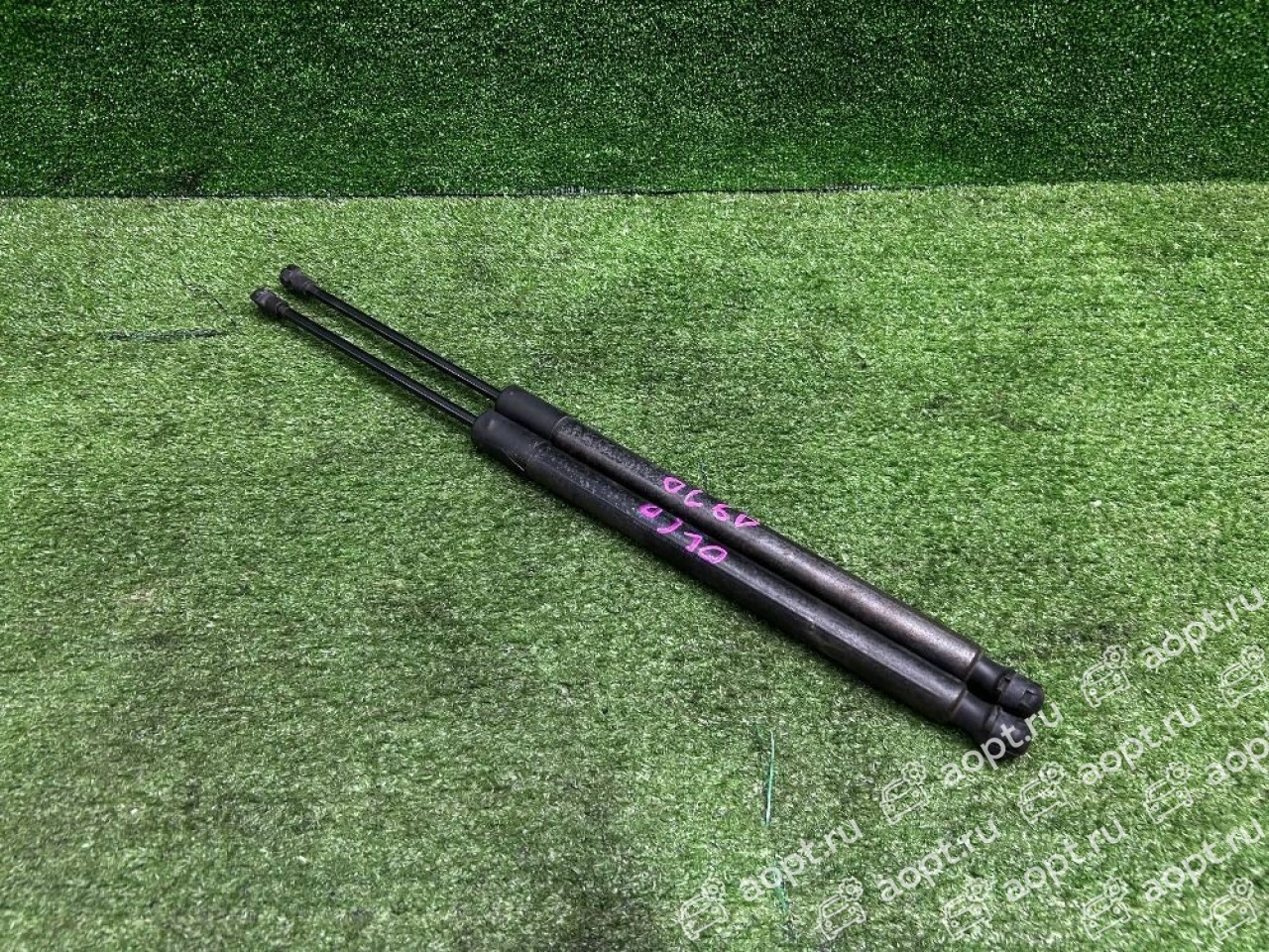 Амортизаторы крышки багажника комплект Golf 7