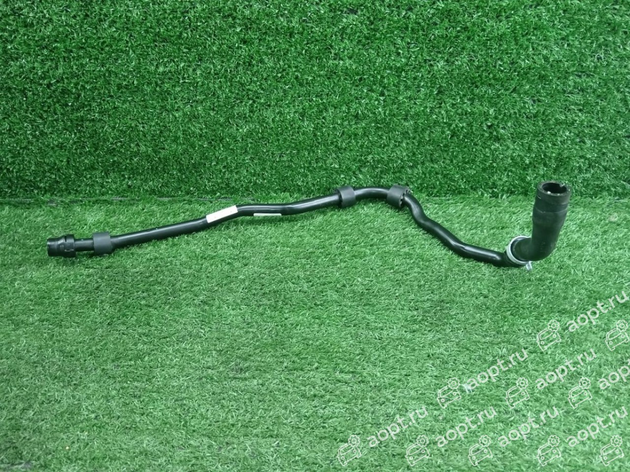 Патрубок системя охлаждения 5Q0820507K Audi A3 8V