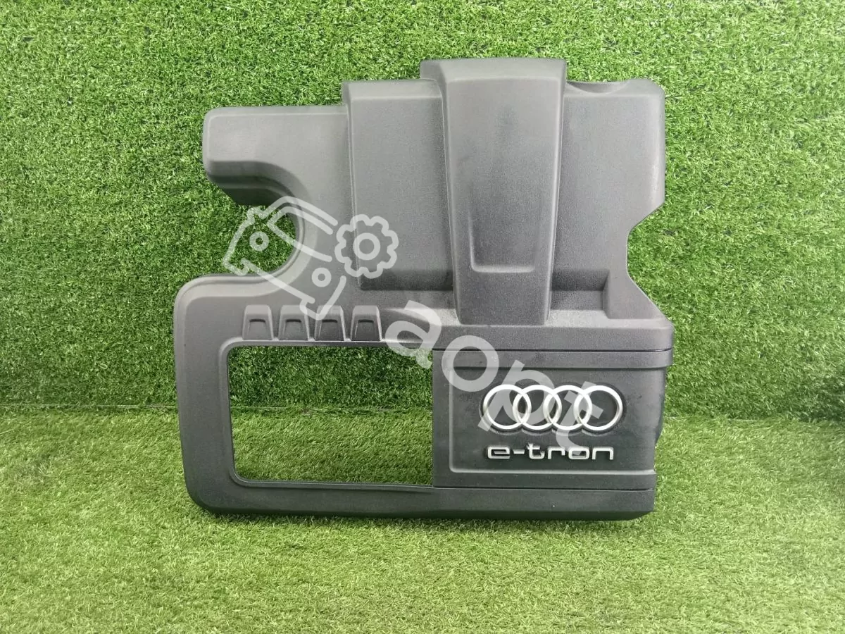 Декоративная крышка двигателя 04E103925C Audi A3