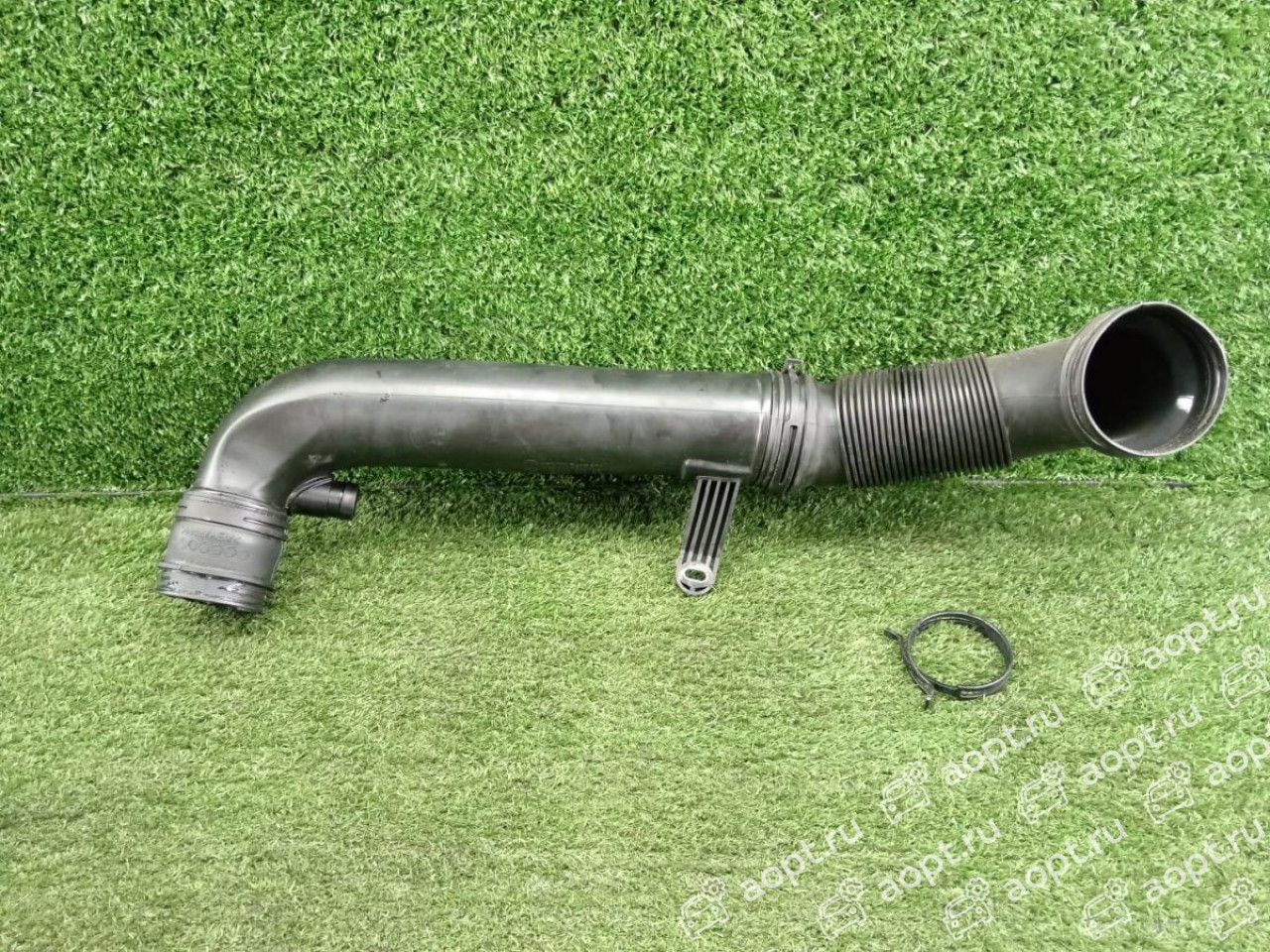 Патрубок интеркулера 1K0129654AP Volkswagen Tiguan