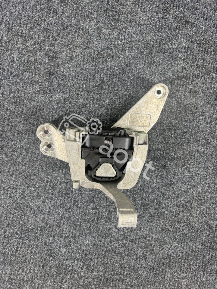 Опора двигателя двигателя AUDI RS3 (8V) 8V0199262D