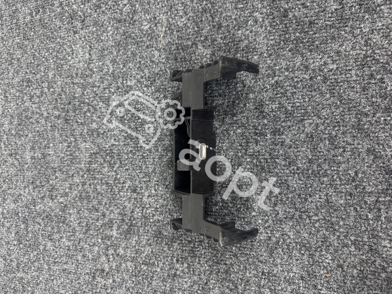 Кронштейн крепления элементов центральной консоли VW GOLF MK8 5H0861513