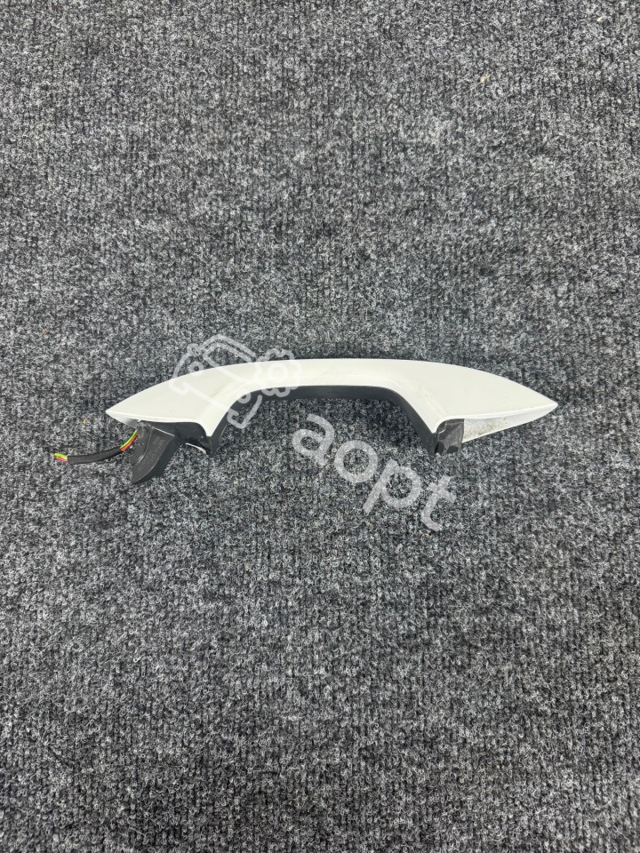 Внешняя ручка водительской двери (правая) VW GOLF MK8 5HO837205F