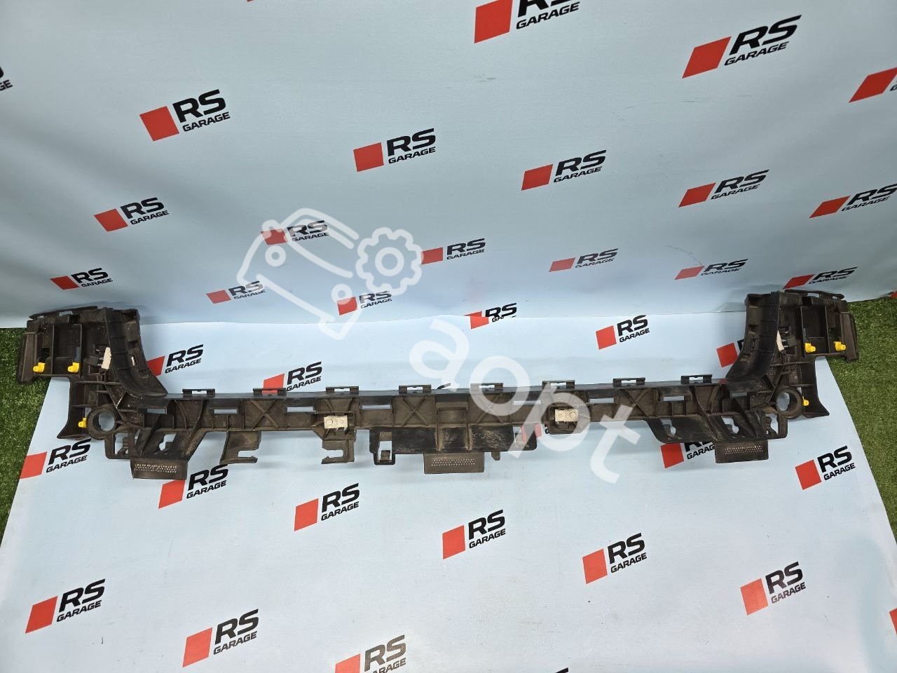 Кронштейн заднего бампера оригинал Audi RS3 8V Sedan