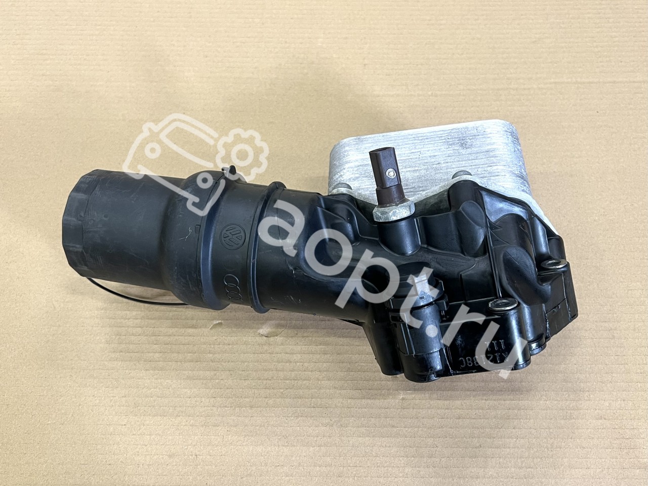 Корпус масляного фильтра с теплообменником оригинал VAG 2.5 TFSI CEPA, CTSA, CZGB, CZGA, CEPB, RS3, RSQ3, TTRS