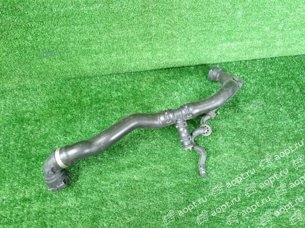 Патрубок системы охлаждения  Volkswagen Tiguan