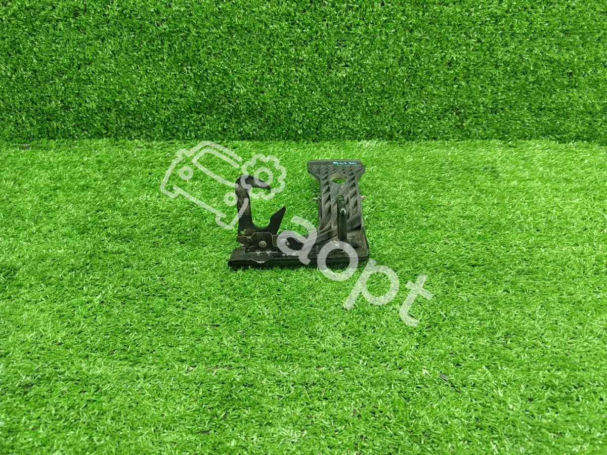 Замок капота 8P0823480A