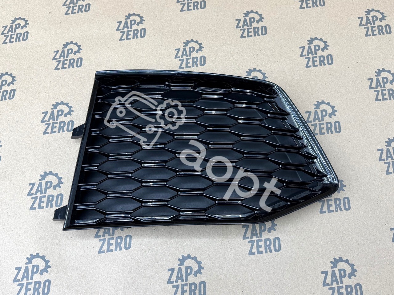 Решетка переднего бампера правая оригинал Audi RSQ3 8U