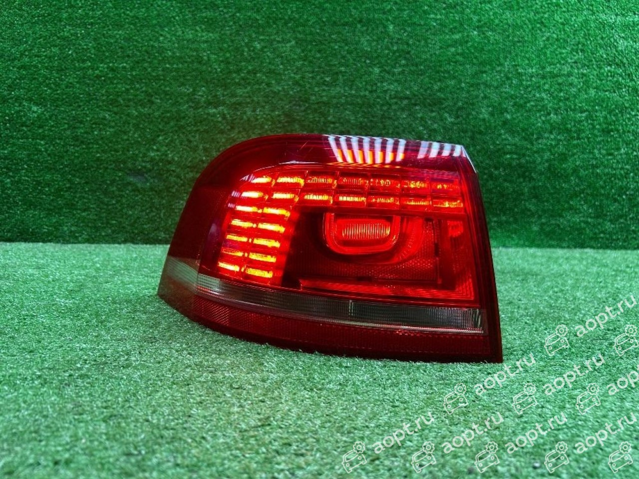 Фонарь левый VW Passat B7 универсал