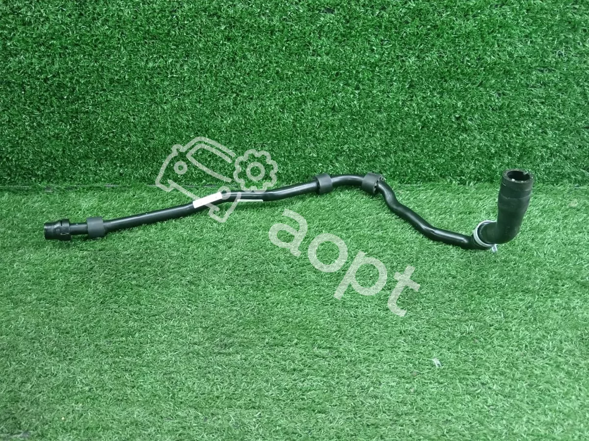 Патрубок системя охлаждения 5Q0820507K Audi A3 8V