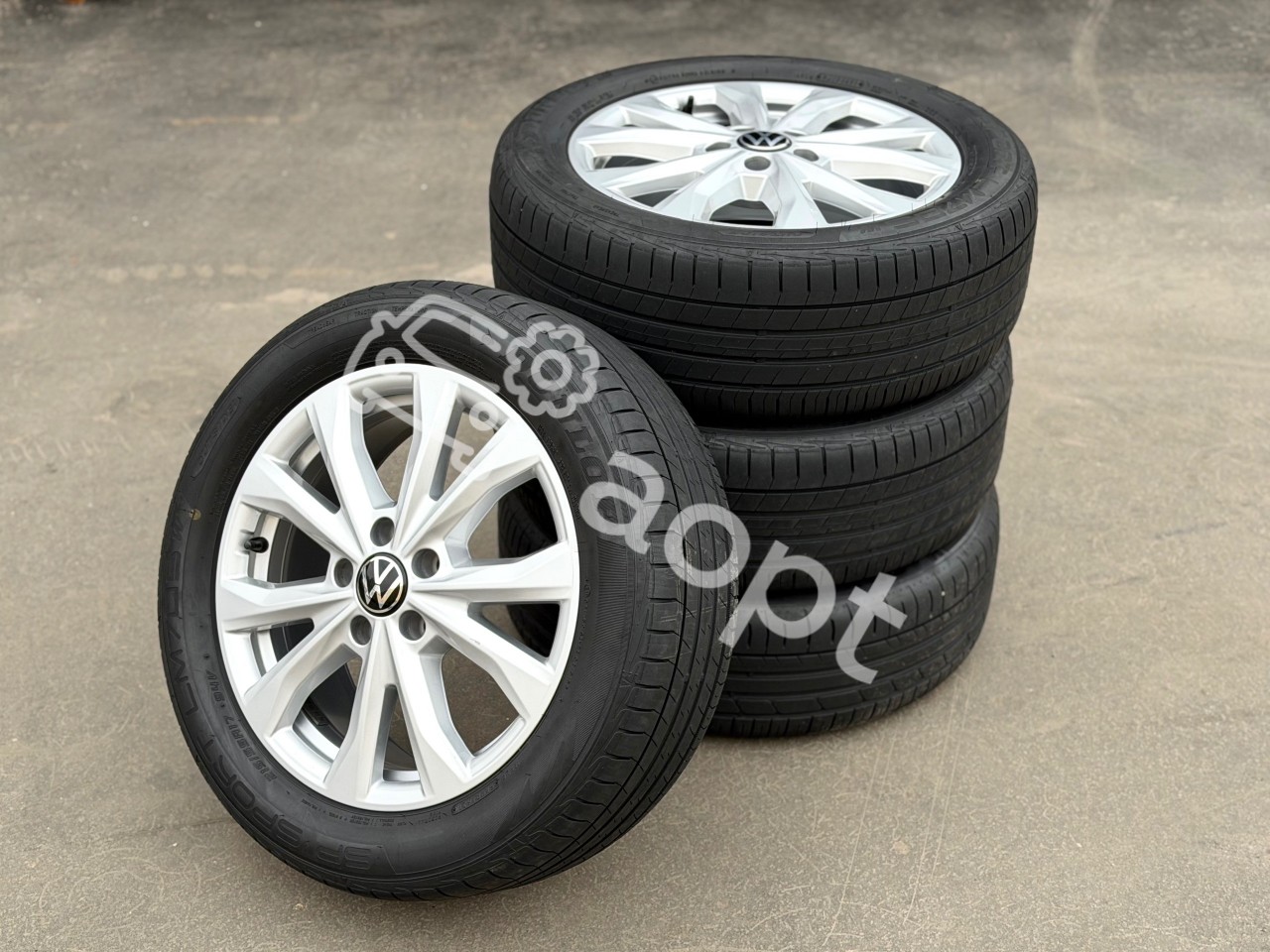Комплект летних колес R17 Barahona оригинал Volkswagen Caddy V, Dunlop SP Sport LM705w 215/55/R17 XL 94V