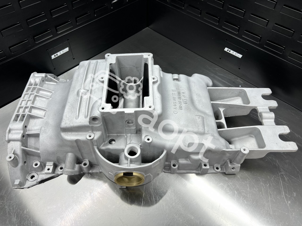 Масляный поддон Mercedes-Benz M642 V6 3.0L CDI, W212, W213 E350d, W463 G350d, W253 GLC 350d, W166 GL, GLE, GLS, W292 GLE350d, W251 R350d, W217, W222 S400d