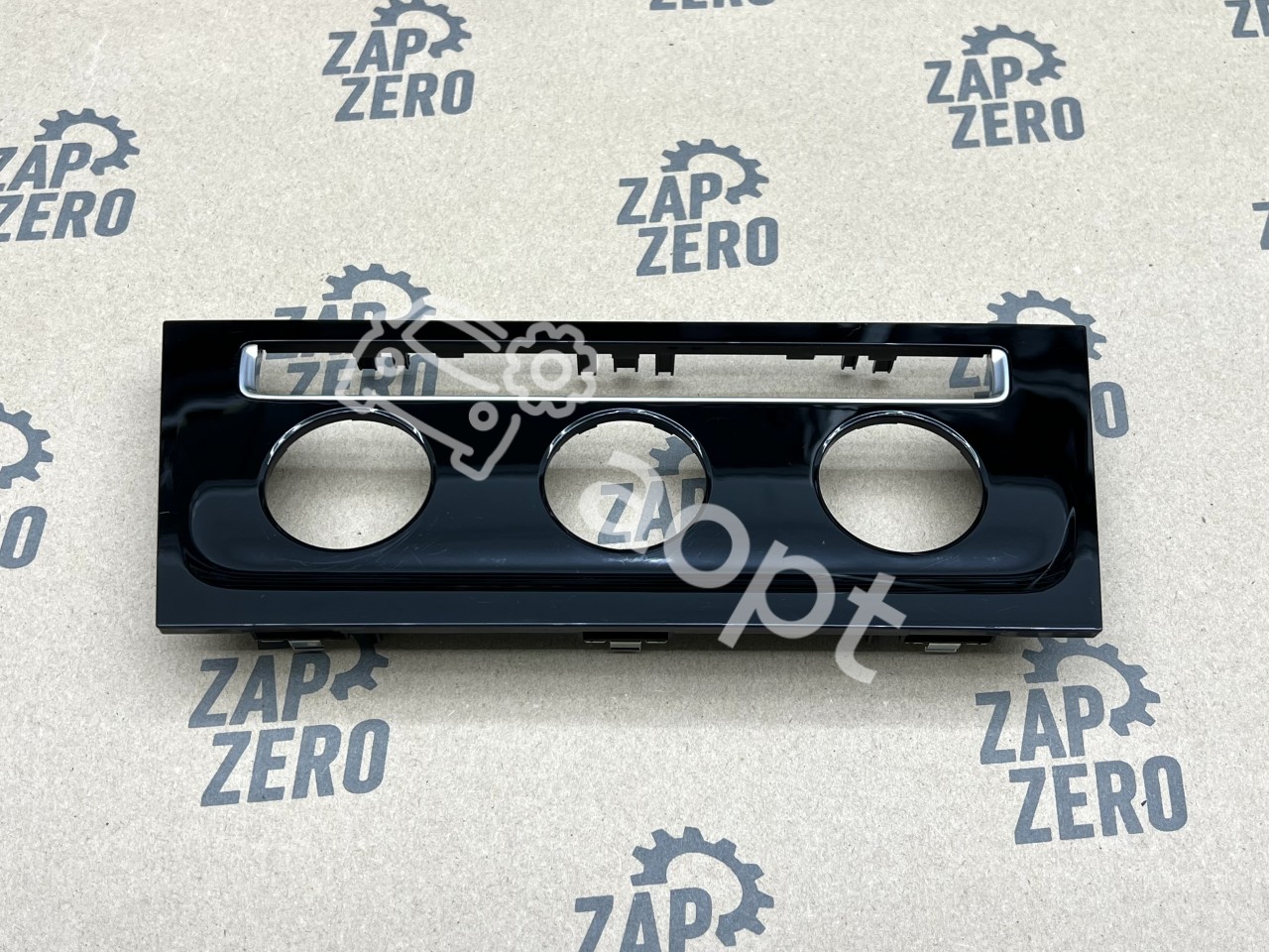 Накладка блока климат-контроля черный глянец Volkswagen Golf 7 R