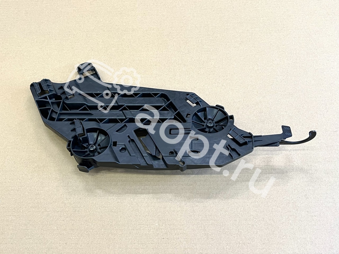 Кронштейн правой фары оригинал Skoda Octavia A5 RS