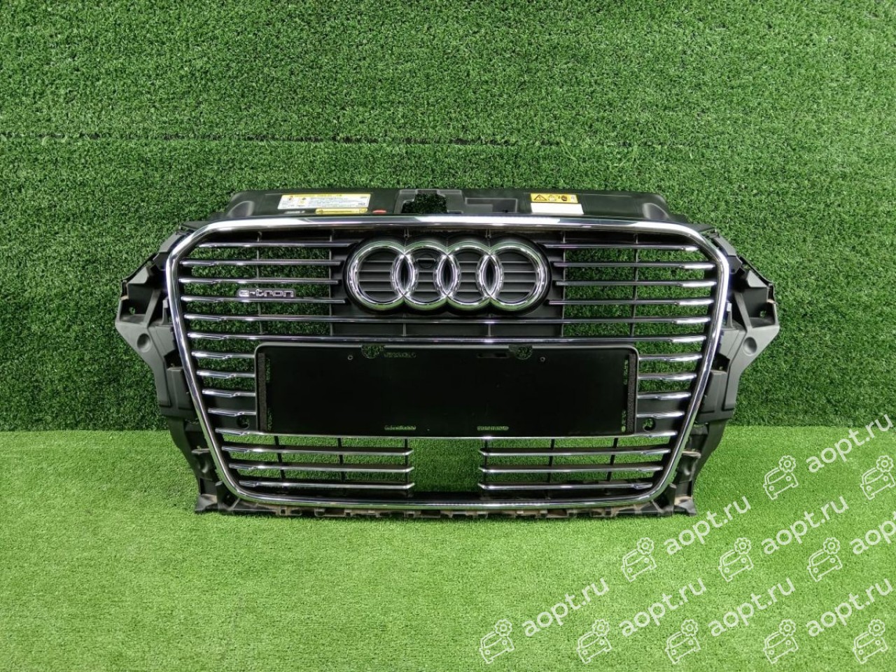 Решетка радиатора Audi A3 8V