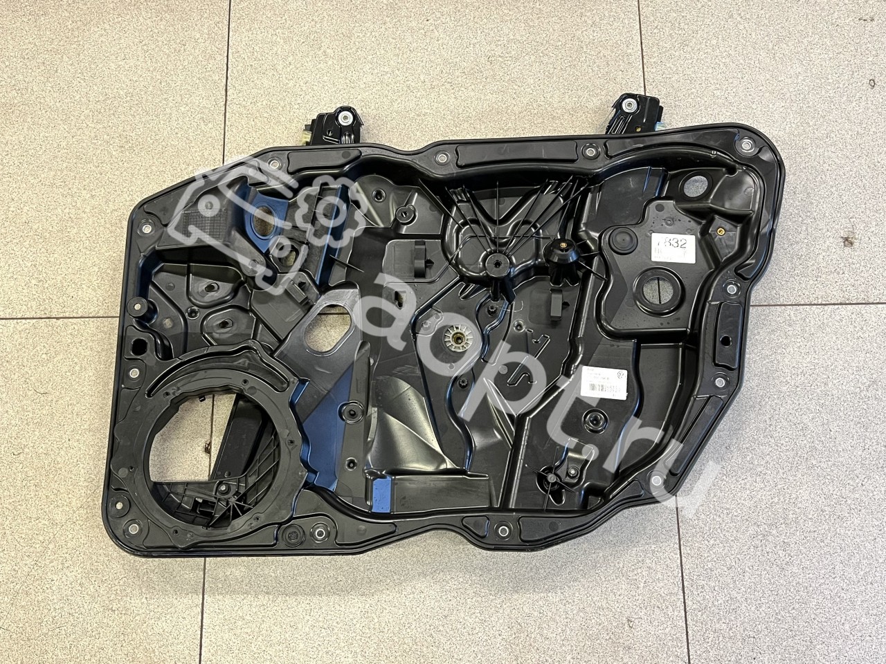 Трапеция стеклоподъемника передняя правая Volkswagen Touareg 2 NF