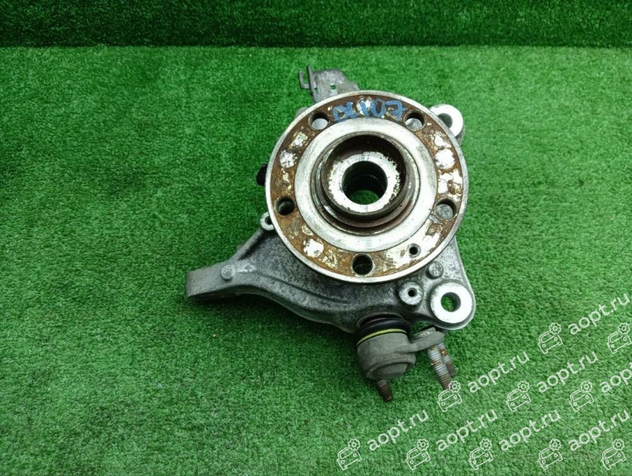 Поворотный кулак правый передний VW Passat B6
