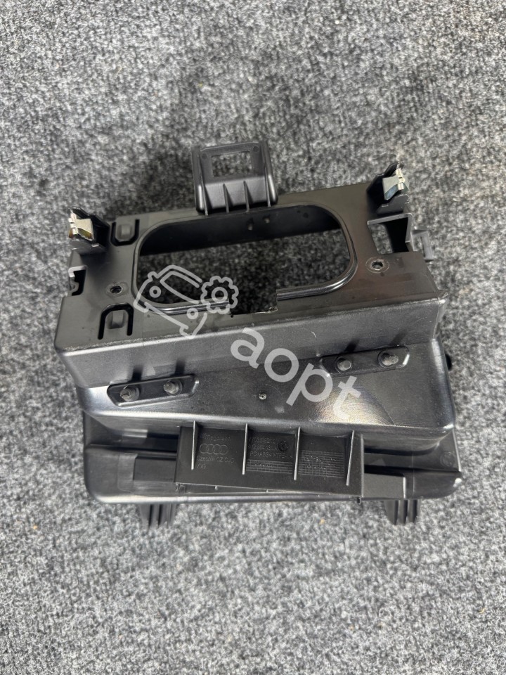 Внутренний лоток центральной консоли (ПРАВЫЙ РУЛЬ) AUDI A3/S3/RS3 8Y 8Y2864131A