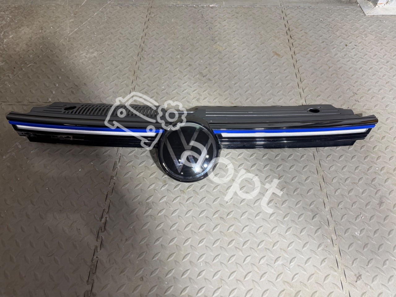 Верхняя решетка с подсветкой Volkswagen Golf 8 R