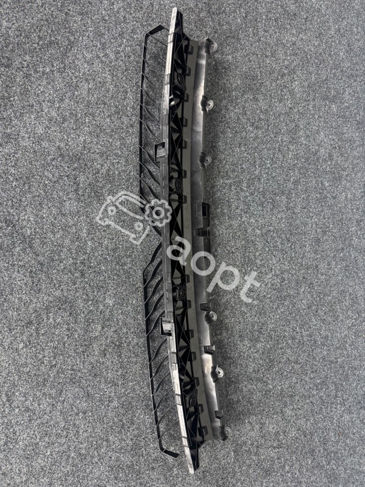 Центральный крепёж заднего бампера VW T-ROC 2GA807863A