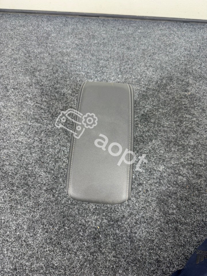 Передний подлокотник AUDI S3 8Y 8Y0864283