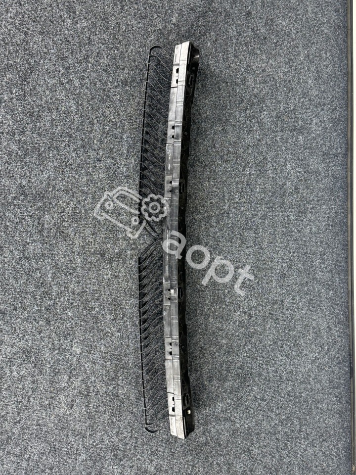 Кронштейн центрального заднего бампера VW GOLF MK8 5H6807863