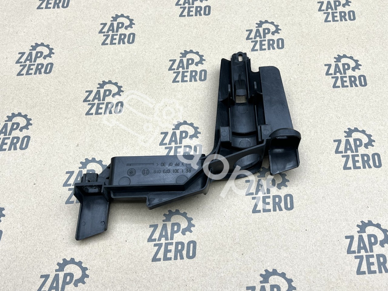 Кронштейн фары правый оригинал BMW M3 CSL E46