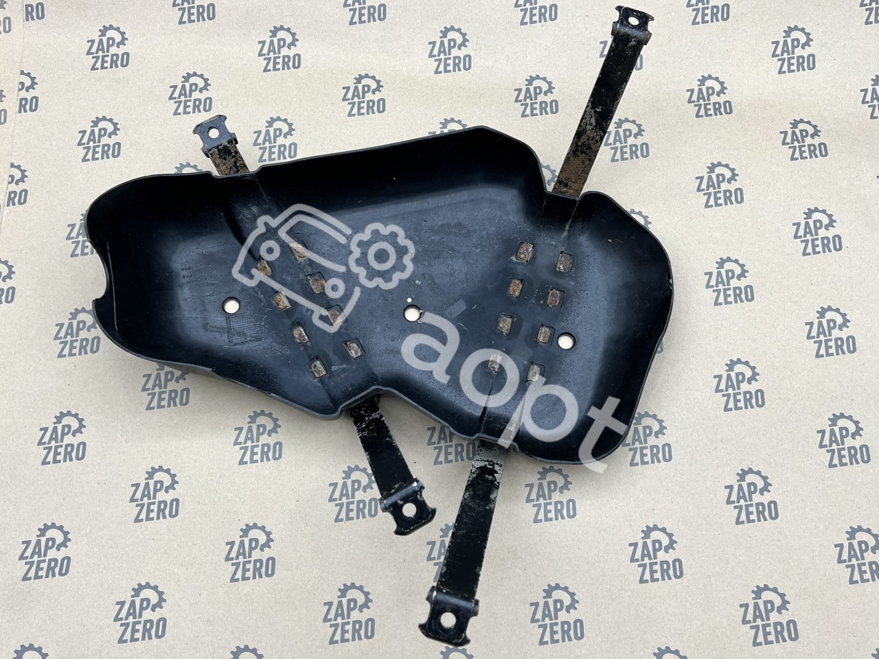 Крепление топливного бака правое Volkswagen Touareg NF, GP, Porsche Cayenne S 958