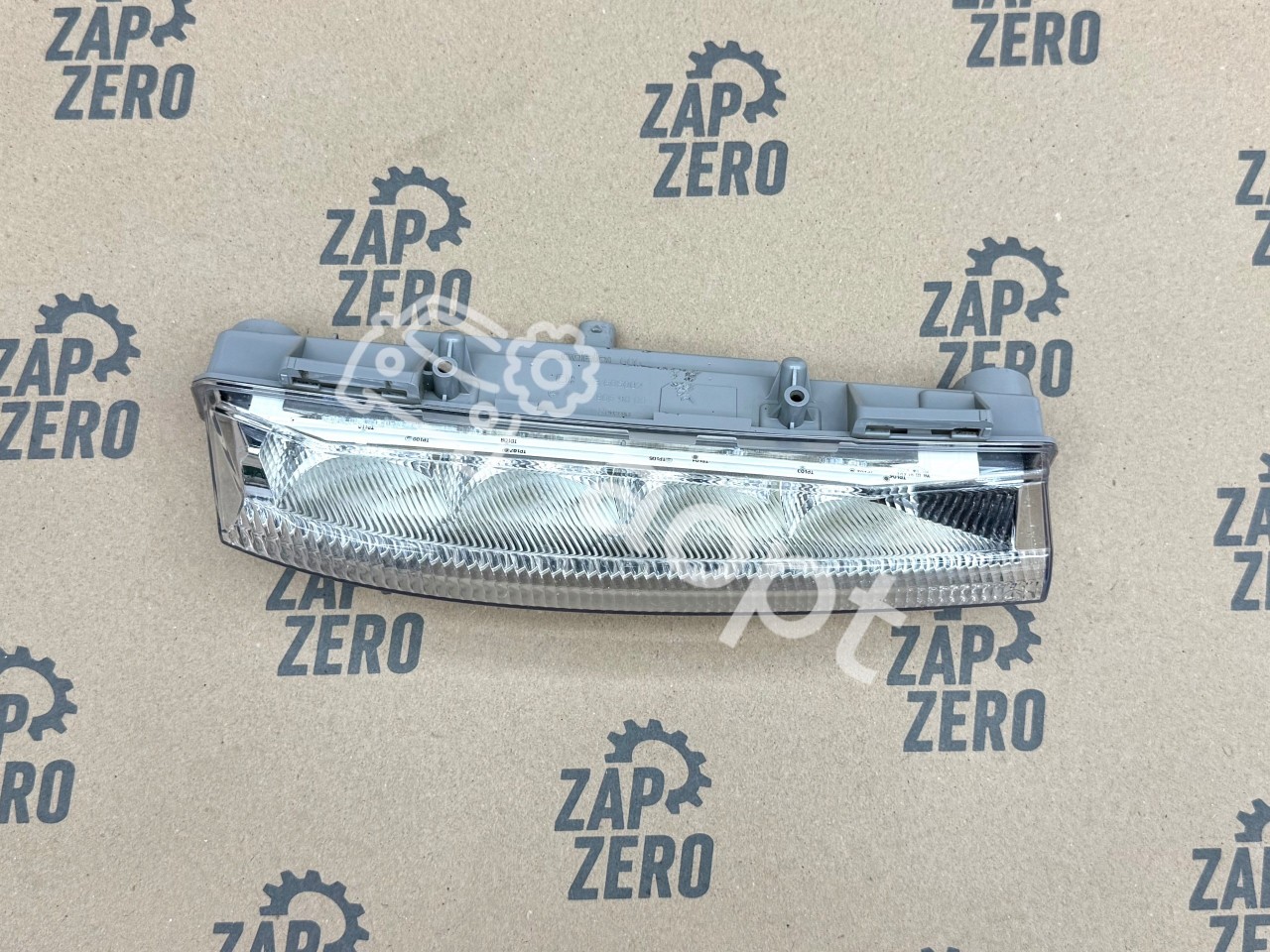 LED ДХО правый оригинал Mercedes-Benz W204 C-Class AMG рестайлинг