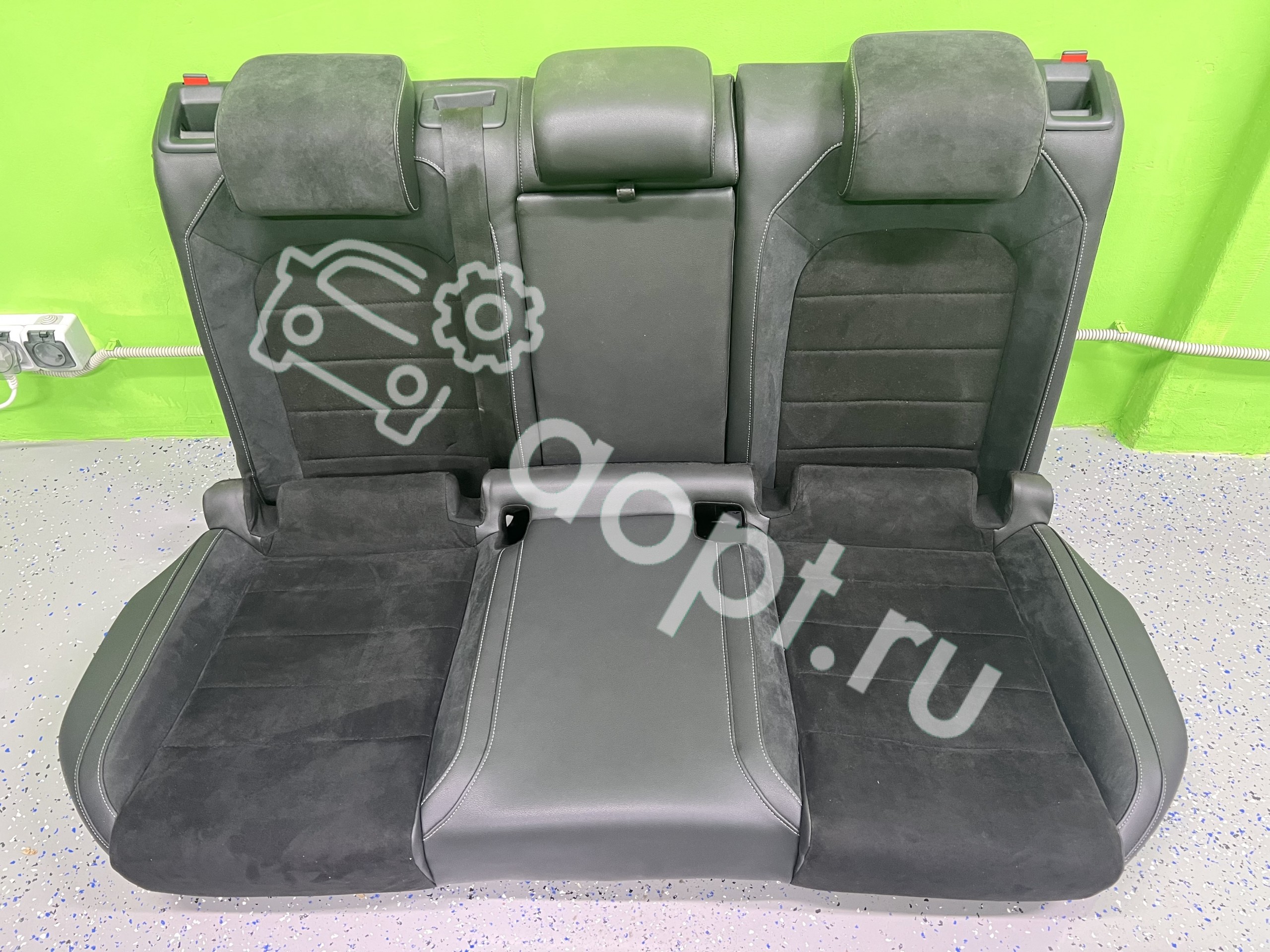 Задние сиденья кожа, алькантара Volkswagen Golf 7 GTI, R, Skoda Octavia A7,  Audi A3, Seat Leon (5G0885375C) - купить в Москве