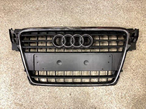 Решетка радиатора с эмблемой Audi A4 B8