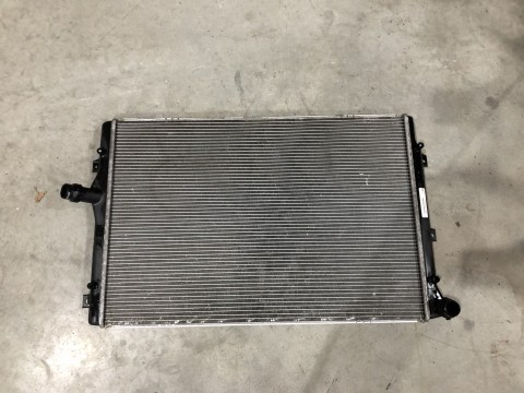 Радиатор охлаждающей жидкости Audi, Volkswagen, Skoda, Seat 1.6, 2.0 TFSI TDI