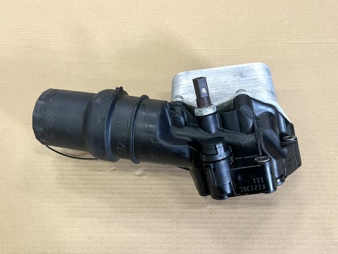 Корпус масляного фильтра с теплообменником оригинал VAG 2.5 TFSI CEPA, CTSA, CZGB, CZGA, CEPB, RS3, RSQ3, TTRS