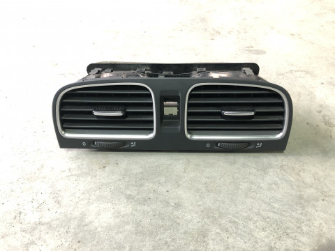 Дефлектор, центральные воздуховоды в торпеду Volkswagen Golf 6, GTI, R20