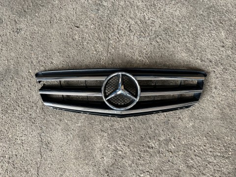 Решётка радиатора хром с эмблемой Mercedes-Benz C-Class W204