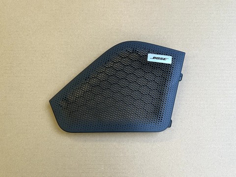 Накладка НЧ динамика Bose слева сзади оригинал Porsche Taycan